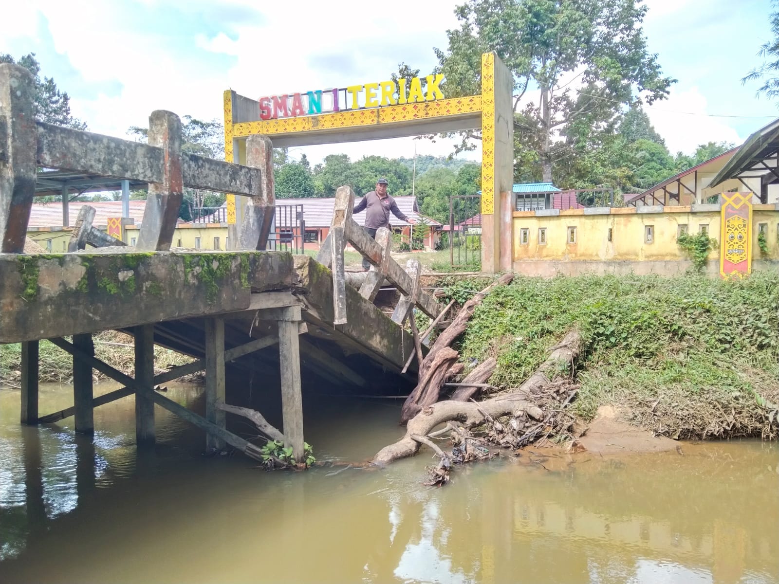 Jembatan Menuju SMAN 1 Teriak Patah, BPBD : Akan Segera Diperbaiki