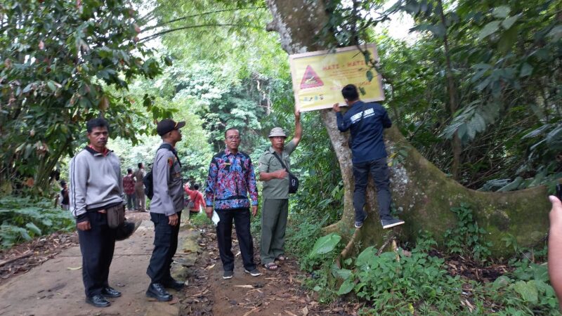 Buaya Muncul di Sungai Tanggi, Polsek Sanggau Ledo dan Forkopimcam Pasang Imbauan