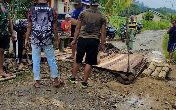 HUT Ke-77 Tahun Zeni TNI-AD Mabak Melaksanakan Karya Bakti Pembangunan Jembatan