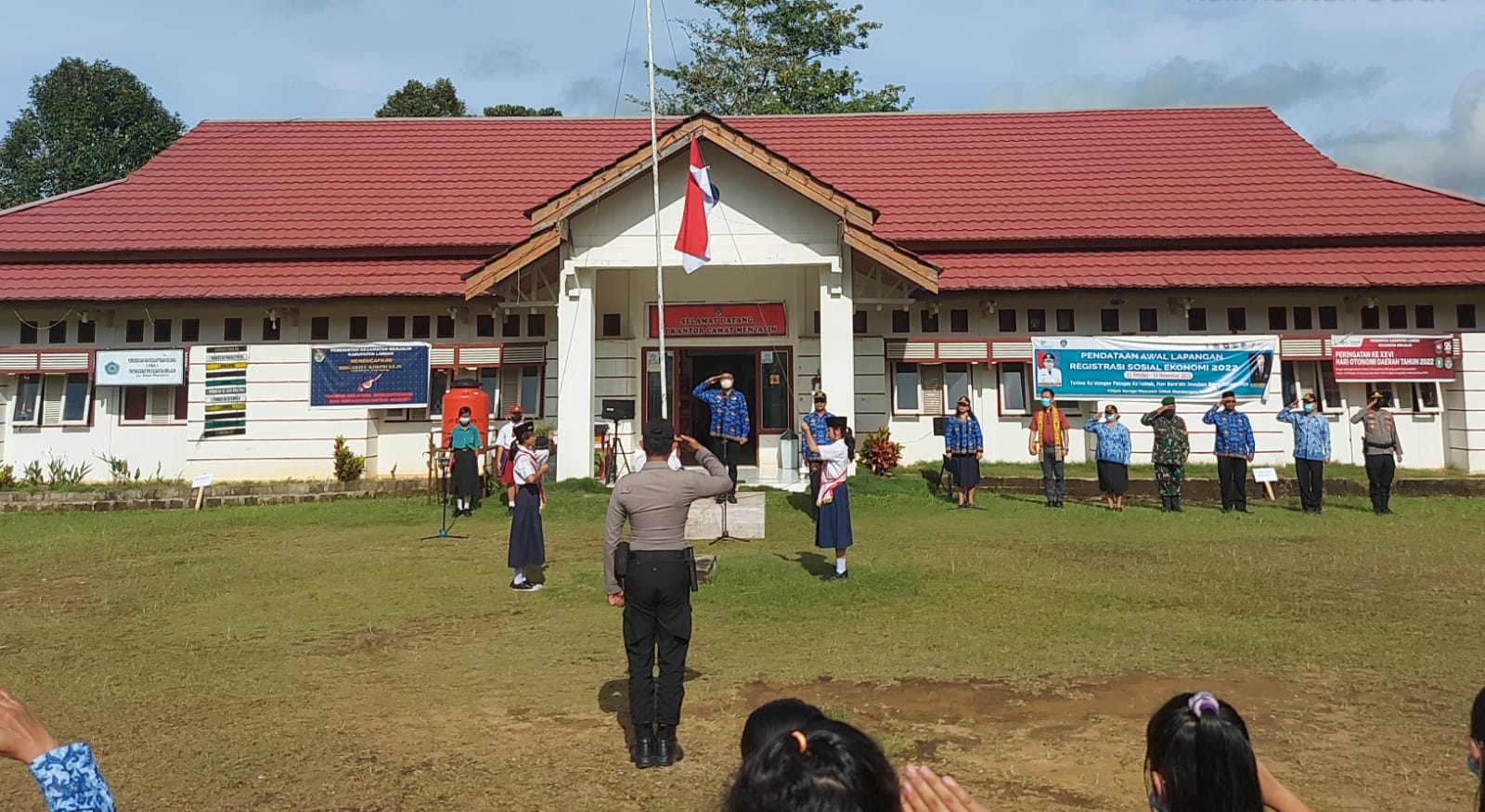 Forkopimcam Menjalin melaksanakan upacara Bendera Memperingati hari Pahlawan 10 November ke 77