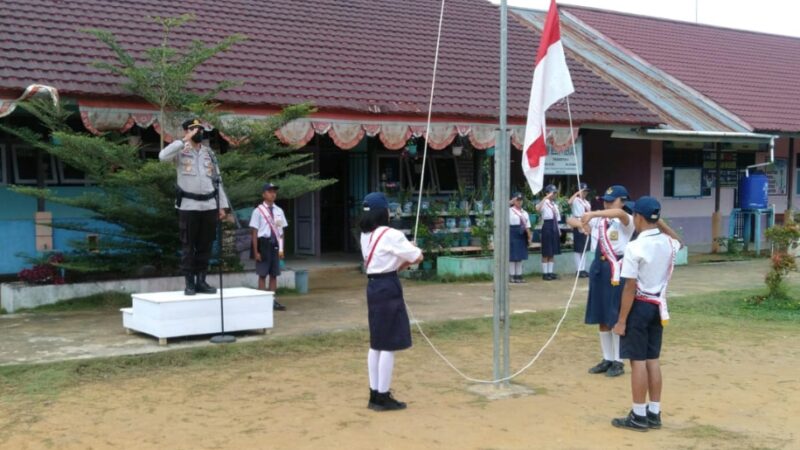 Jadi Pembina Upacara Bendera di SMP Negeri 4 Menjalin, Kapolsek Menjalin Sampaikan Pesan Kamtibmas