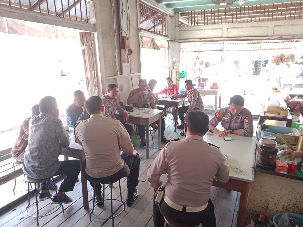 Jum’at Curhat, Kapolsek Mandor Gelar Coffe Morning