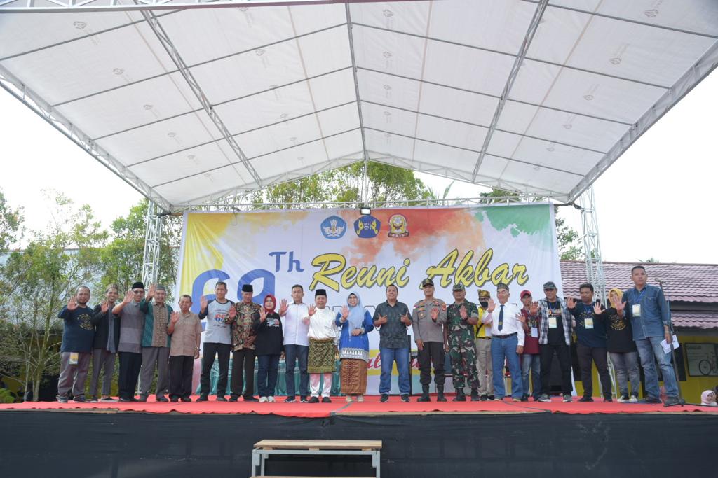 Satono Hadir Reuni Akbar 69 Tahun SMPN 1 Sambas