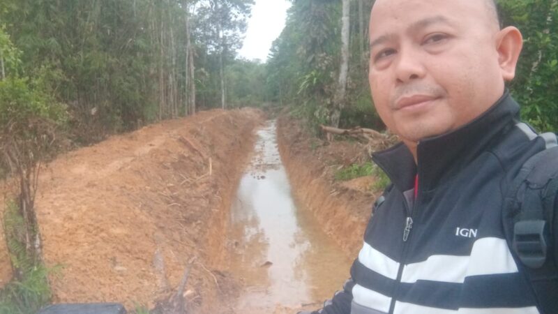 Tangani Persoalan Banjir, PT MKI Keruk Sungai Seputih