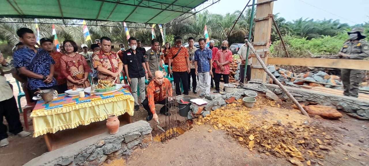 Pj.Bupati Landak Hadiri Peletakan Batu Pertama Pembangunan Gereja Katolik ST. Yohanes Stasi Jabeng