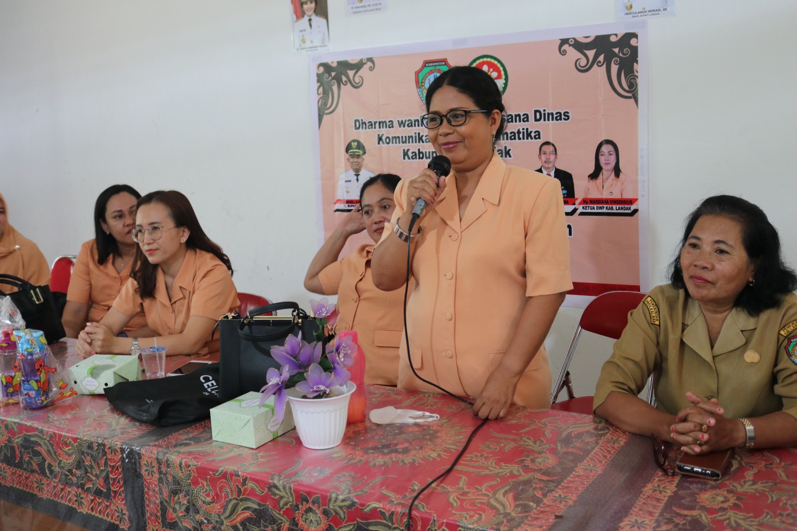 Dharma Wanita Diskominfo Landak Gelar Seminar Cerdas Berinternet dan Berliterasi di Era Digital