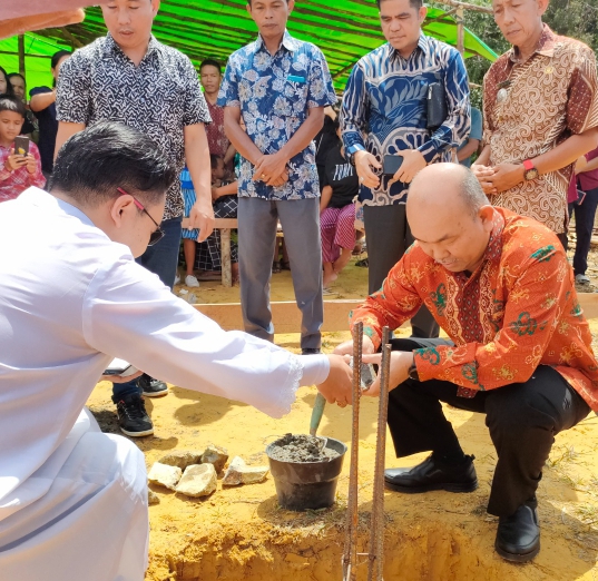 Pembangunan Gereja Katolik Stasi St.Ignasius Loyola Andong, Samuel : Semoga nantinya ada bantuan dan donasi dari dari berbagai pihak