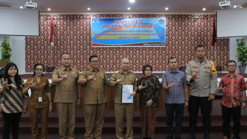 Penyerahan Draf MoU Peningkatan Kualitas SDM, Pemda Landak Gandeng UT