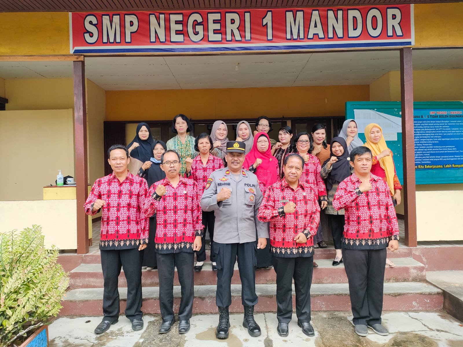 Polsek Mandor melaksanakan kegiatan Jum’at Curhat