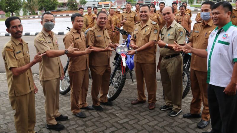 Reward Pemprov Kalbar untuk Desa Mandiri, Sekda Serahkan 30 Unit Sepeda Motor