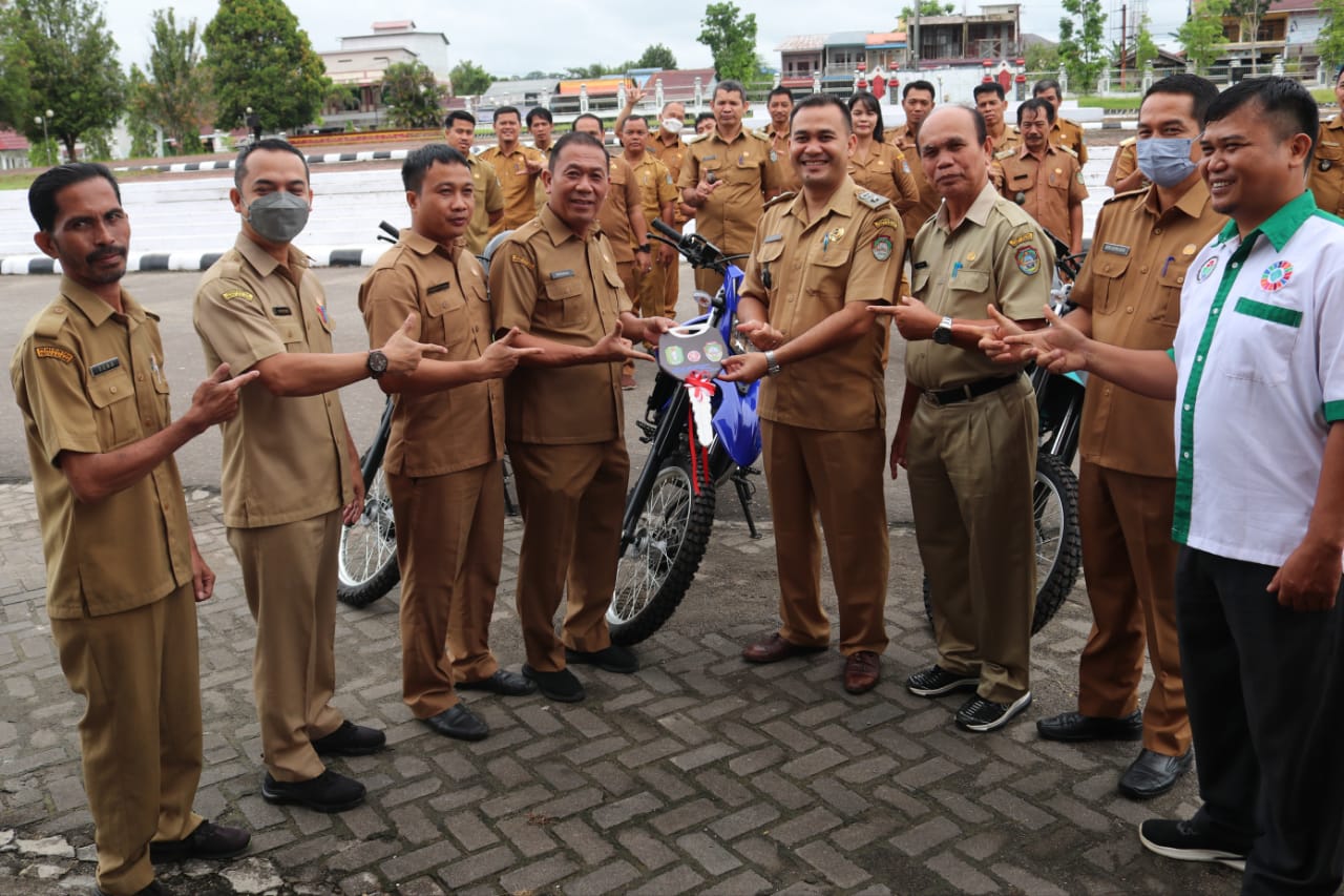 Reward Pemprov Kalbar untuk Desa Mandiri, Sekda Serahkan 30 Unit Sepeda Motor