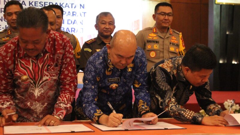Tandatangani MoU Antara Kepala Daerah Dengan APH, Samuel Berharap APIP dan APH Saling Menguatkan Koordinasi