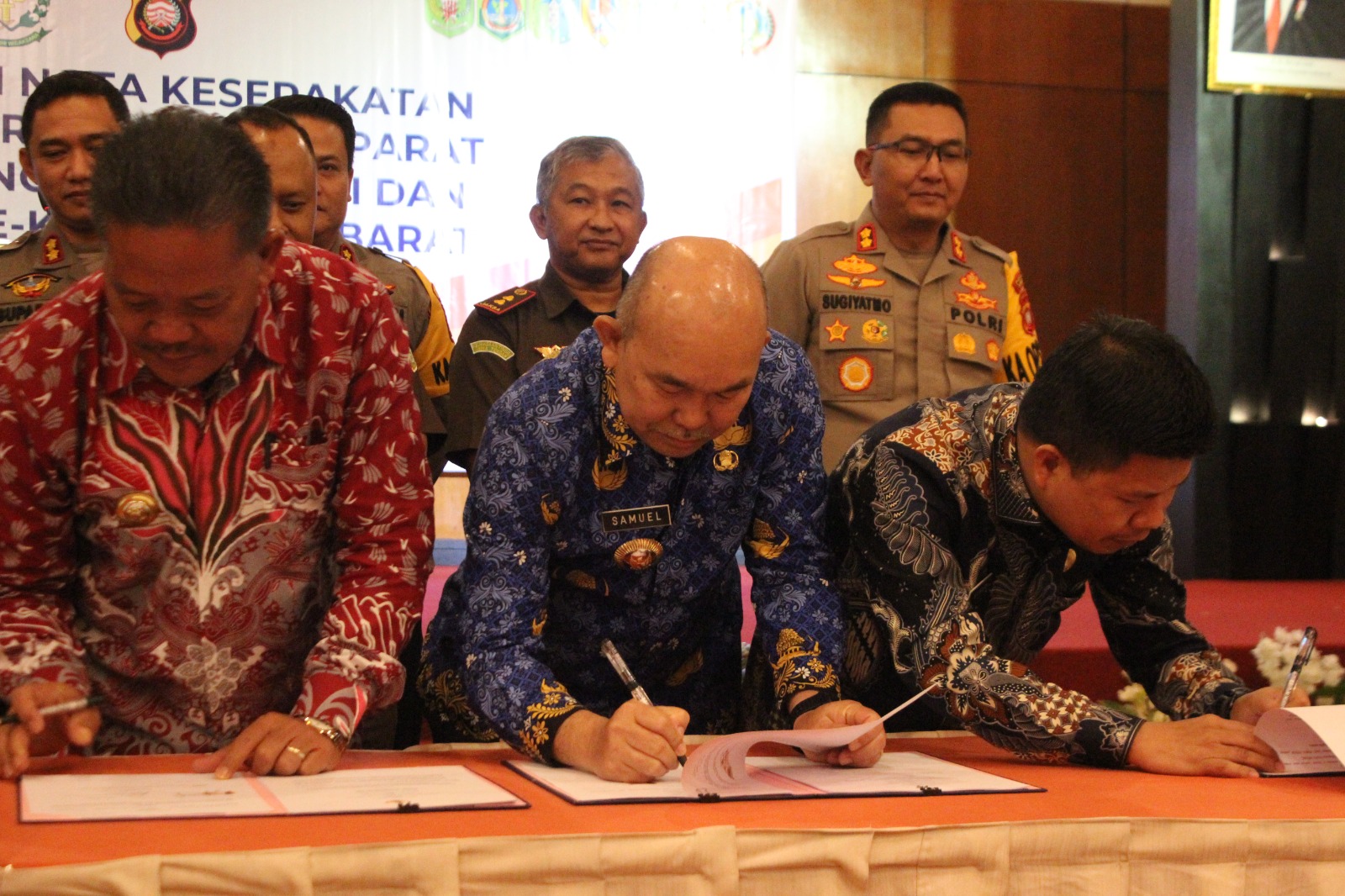 Tandatangani MoU Antara Kepala Daerah Dengan APH, Samuel Berharap APIP dan APH Saling Menguatkan Koordinasi