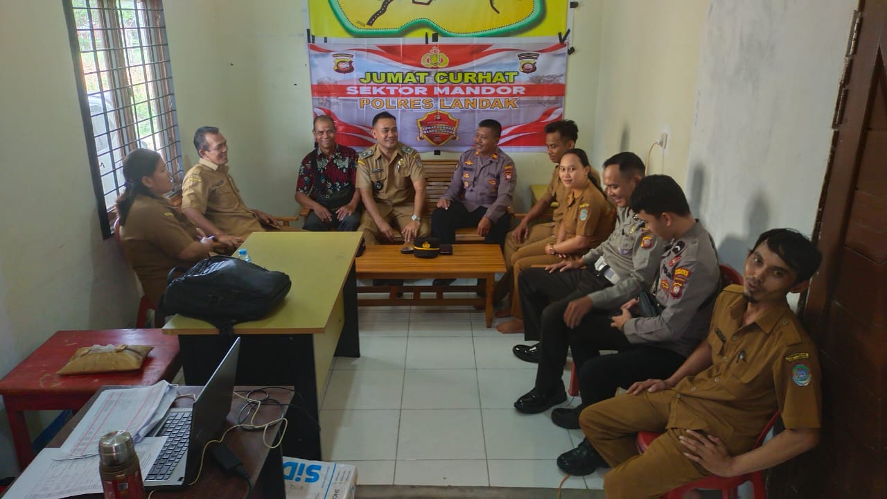 Polsek Mandor Melaksanakan Jumat Curhat di Desa Binaan