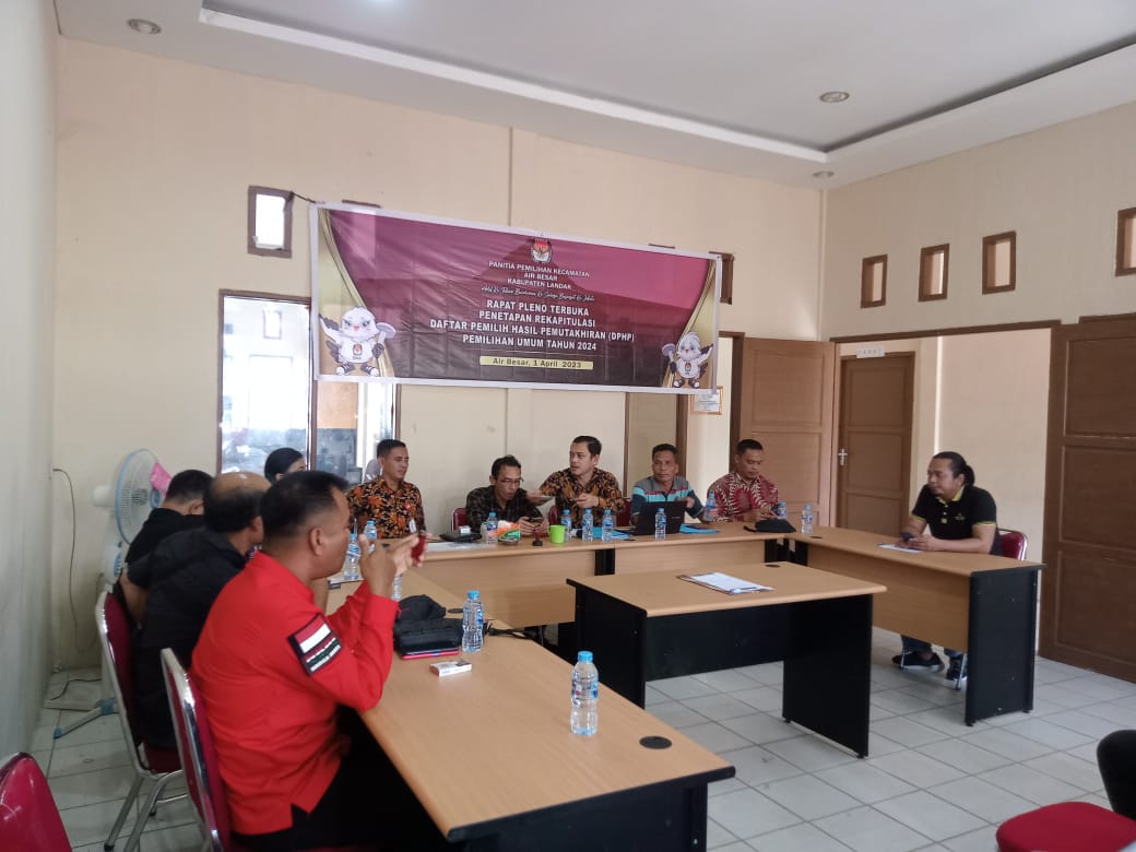 Pastikan Pemilu 2024 Damai Kanit Intelkam Polsek Air Besar Hadiri Rapat Pleno Terbuka Rekapitulasi DPHP
