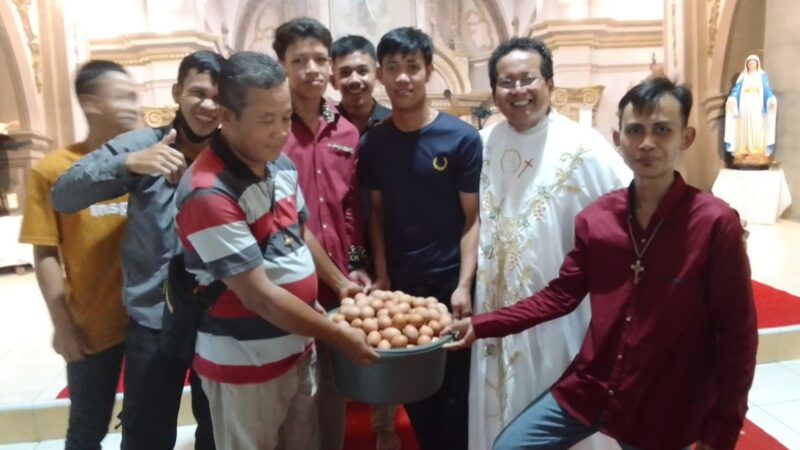 Misa Perayaan Paskah Stasi Pinyahok Di Desa Andeng