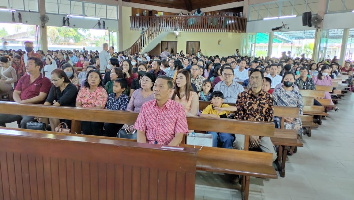 Hadiri Acara Paskah Gereja Paroki Salib Suci Ngabang, Sekda Berharap Umat Menjadi Pelopor dan Mitra Pemerintah Lewat Doa