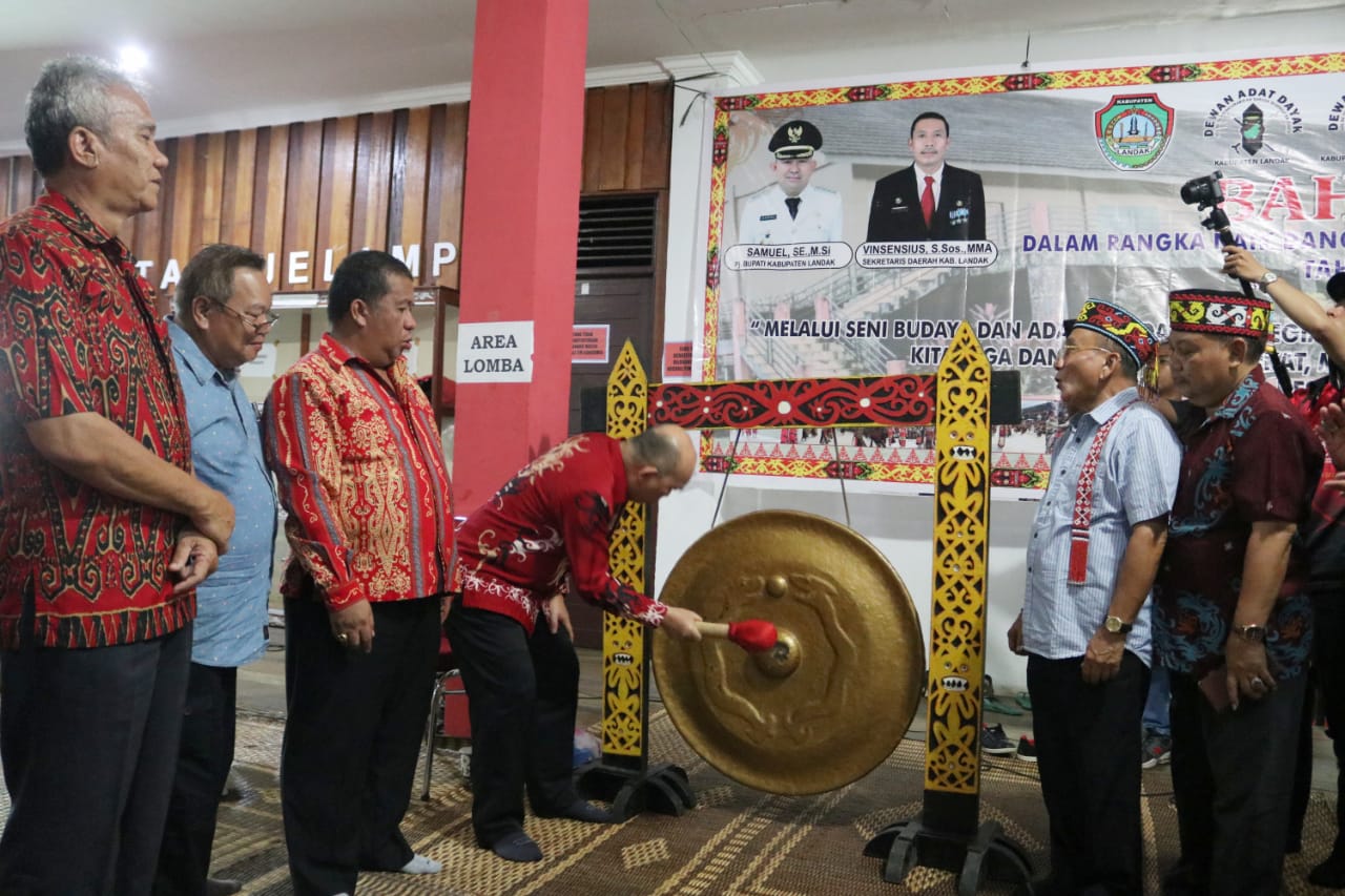 Buka Acara Bahaump Naik Dango, Samuel Beri Sambutan dan Arahan