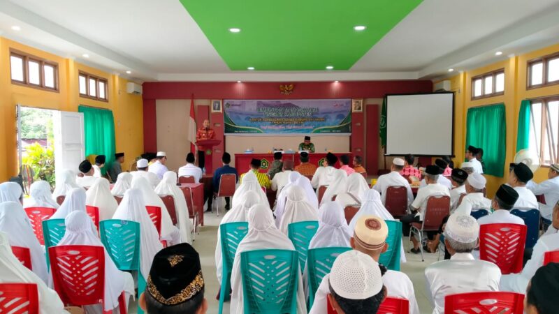 Samuel Buka Bimbingan Manasik Haji Kabupaten Landak