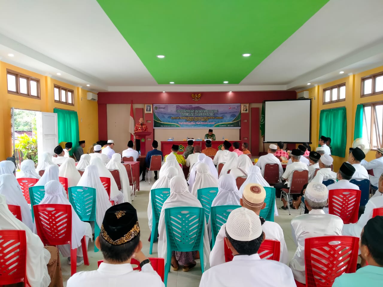 Samuel Buka Bimbingan Manasik Haji Kabupaten Landak