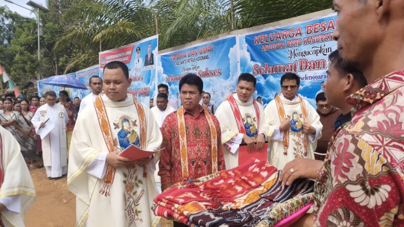 Wakili Pj.Bupati, Anem Hadiri Misa Perdana Imam Baru Di Stasi Santo Petrus Keronang Paroki Santo Agustinus Dan Matias Darit
