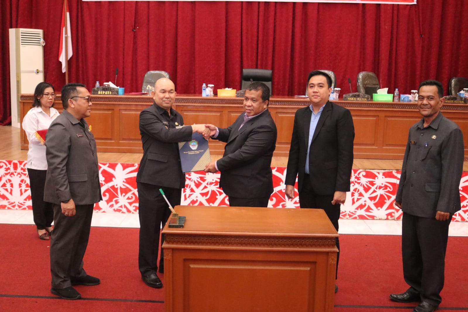 Samuel Hadiri Rapat Paripurna Ke-15 dan 16 Masa Sidang III Tahun 2023 DPRD Kab.Landak