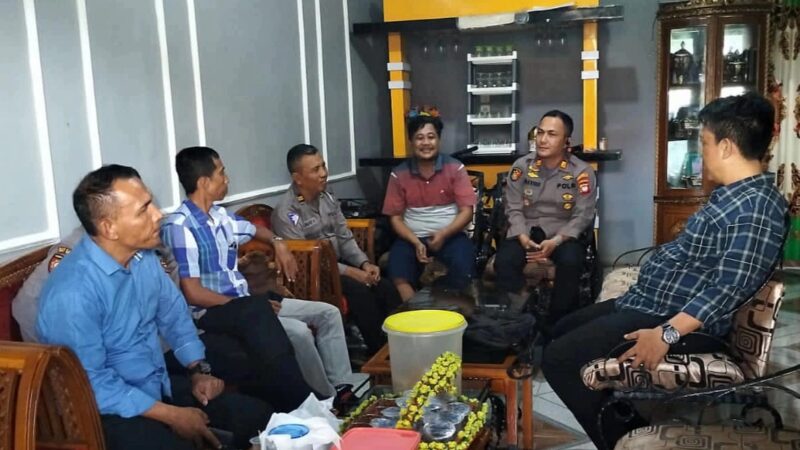 Kapolsek Pontianak Barat beserta personil besuk anggotanya yang sedang sakit