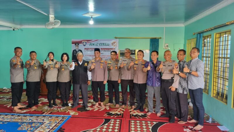 Kapolsek Pontianak Barat dampingi Kapolresta Pontianak melaksanakan kegiatan Jum’at Curhat bersama POKDAR kamtibmas