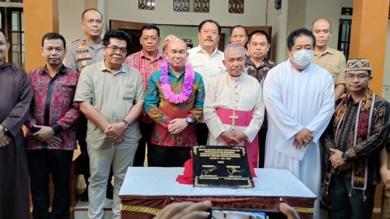Resmikan Gereja St.Benediktus Paroki St.Yohanes Pemandi Pahauman, Samuel Apresiasi Donatur Yang Terlibat