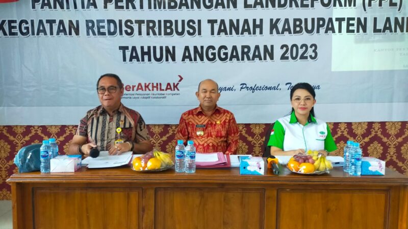 Samuel Buka Sidang Panitia Pertimbangan Landreform Kegiatan Redistribusi Tanah Kabupaten Landak TA 2023