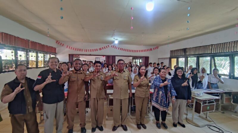 Wakili Pj.Bupati, Asisten Sekda Landak Buka Sosialisasi Pendidikan Politik Bagi Pemilih Pemula