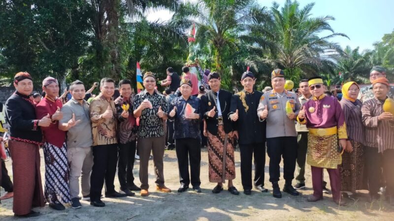 Buka Acara Grebek Suro Paguyuban Jawa Kabupaten Landak, Samuel : Menambah keberagaman suku yang ada di Kabupaten Landak