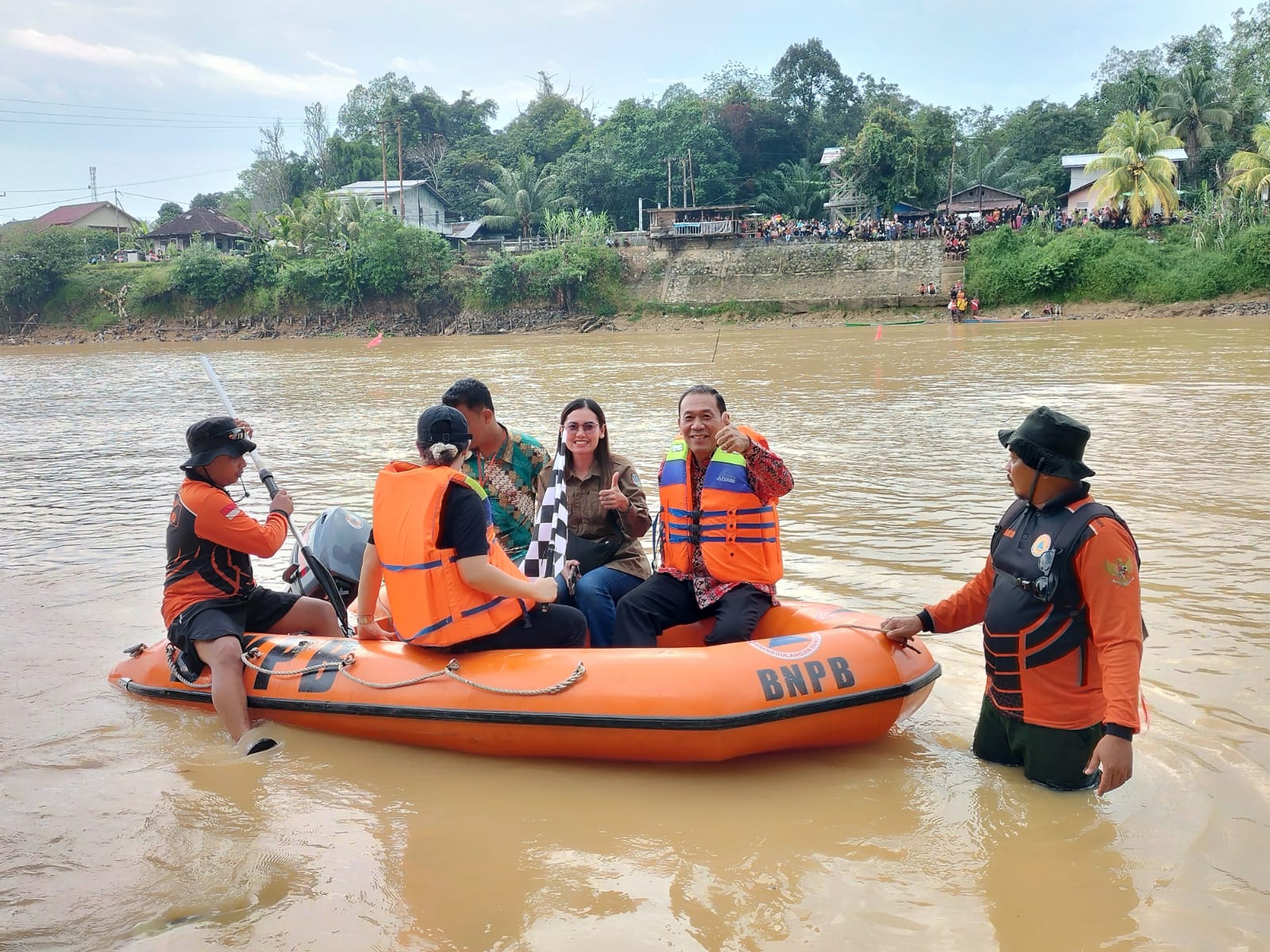 Buka Lomba Perahu Sampan Bidar Cup 1, Vinsensius : Lestarikan Adat Budaya Robo-Robo