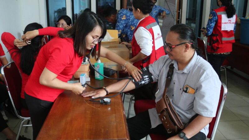 Vinsensius Buka Kegiatan Aksi Donor Darah Dalam Rangka Hari Ulang Tahun PMI