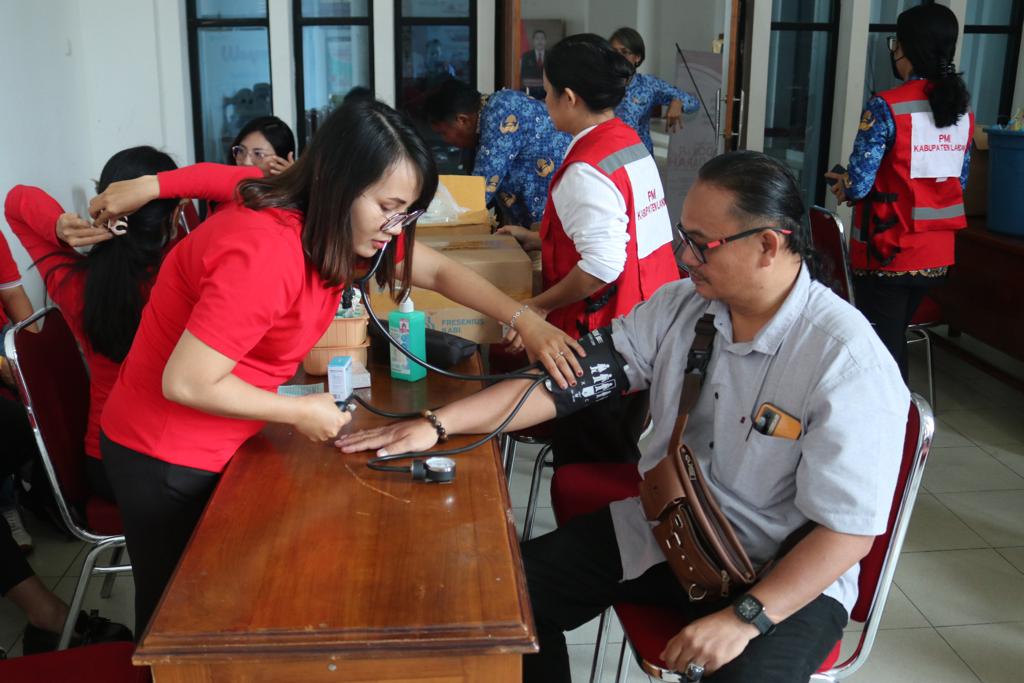 Vinsensius Buka Kegiatan Aksi Donor Darah Dalam Rangka Hari Ulang Tahun PMI