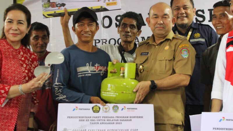 Samuel Hadiri Sosialisasi dan Ceremony Penyerahan Paket Program Konversi BBM ke BBG Bagi Nelayan Sasaran