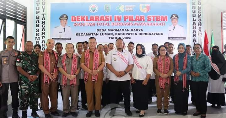 Sebastianus Darwis Buka Acara Deklarasi 4 Pilar STBM Di Desa Magmagan Karya