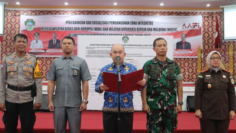 Samuel Buka Pencanangan dan Sosialisasi Pembangunan Zona Integritas Menuju WBK dan WBBM di Lingkungan Pemkab Landak