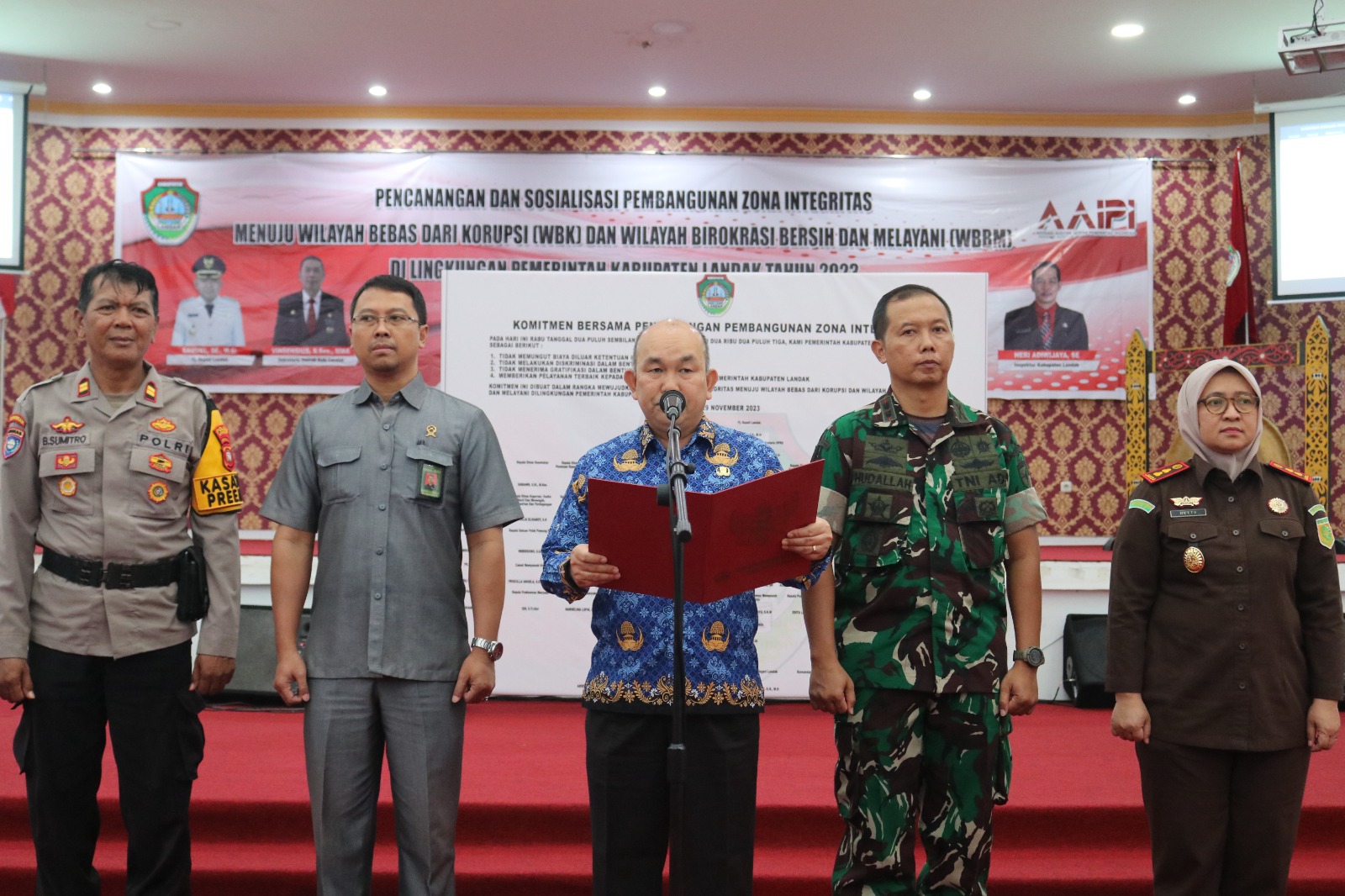 Samuel Buka Pencanangan dan Sosialisasi Pembangunan Zona Integritas Menuju WBK dan WBBM di Lingkungan Pemkab Landak