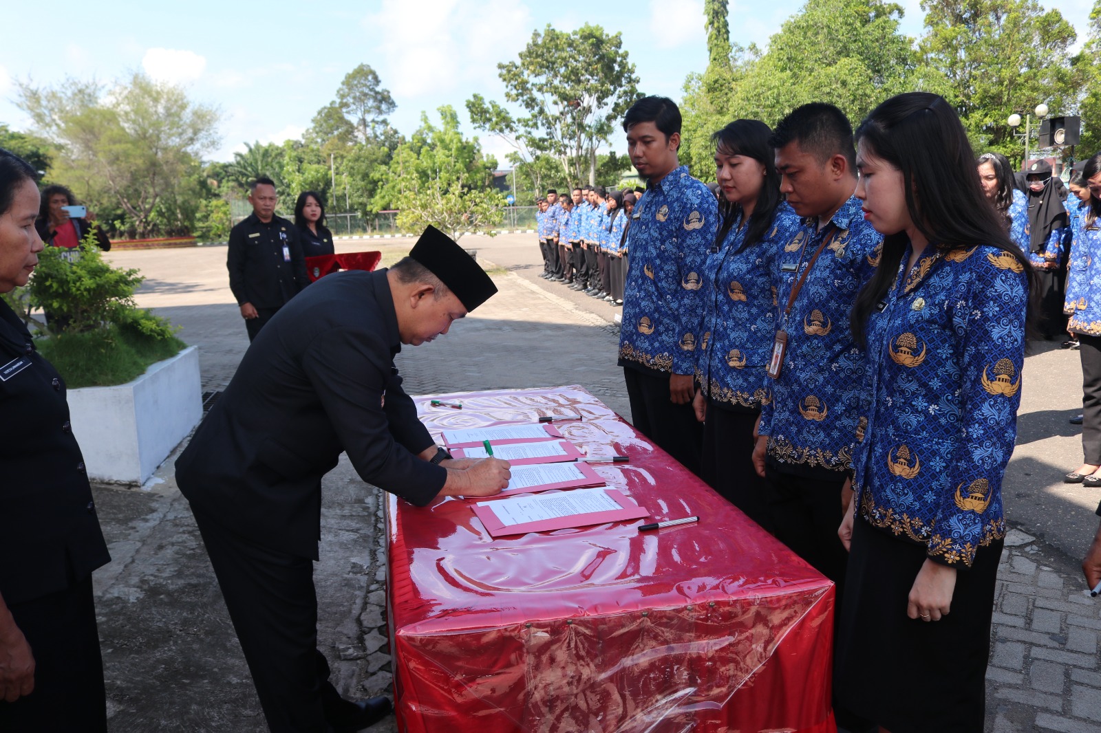 Lantik 459 PNS Pemerintah Kabupaten Landak, Samuel : agar disiplin kepegawaian dapat ditegakkan