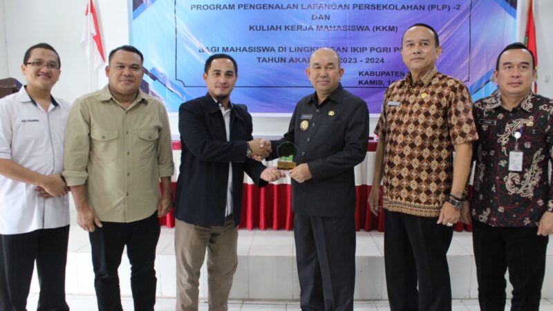 Samuel Hadiri Penarikan Mahasiswa Pengenalan Lapangan Persekolahan (PLP)-2 Dan Kuliah Kerja Mahasiswa (KKM) IKIP-PGRI Pontianak 