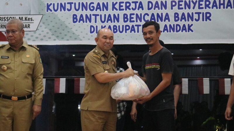 Dampingi Pj.Gubernur Kalbar, Samuel Tinjau Posko Pengungsian Banjir