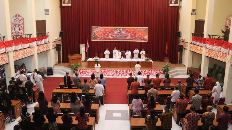 Samuel Hadiri Natal Bersama Ikatan Sarjana Katolik Indonesia dan DAD Landak