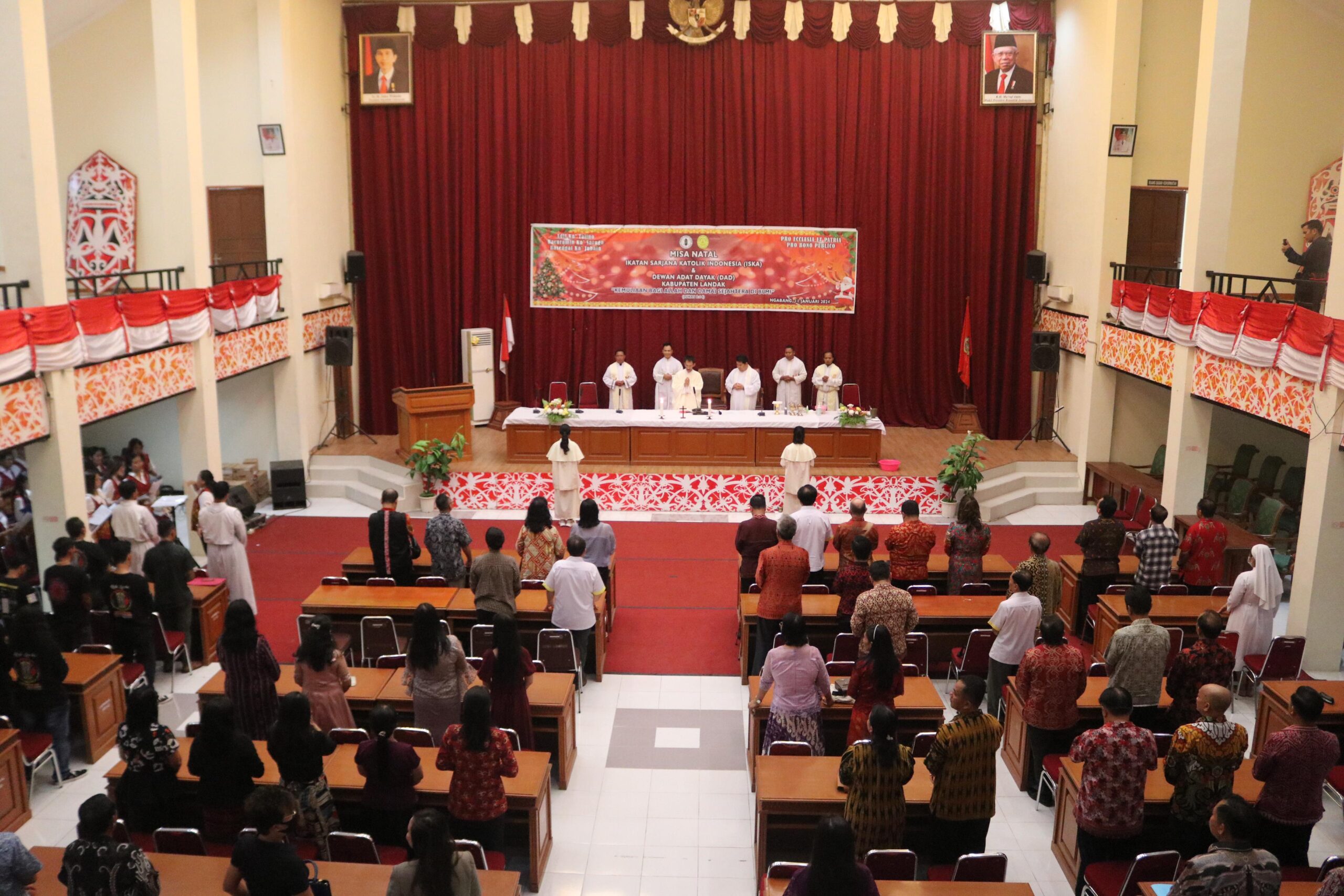 Samuel Hadiri Natal Bersama Ikatan Sarjana Katolik Indonesia dan DAD Landak