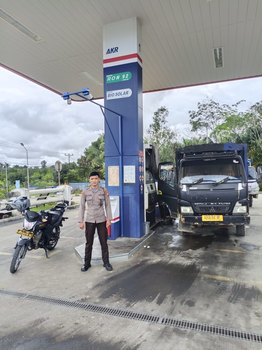 Antisipasi Kecurangan BBM Subsidi, Polsek Ledo Lakukan Pengecekan di SPBU AKR