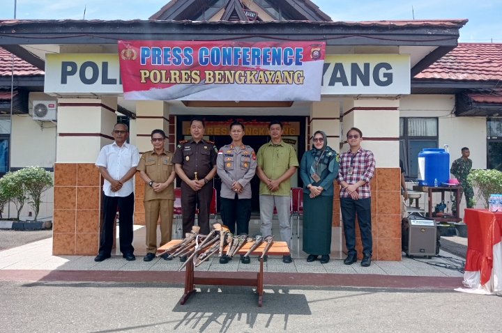 Dua Puluh Satu Pucuk Senjata Api Rakitan Dimusnahkan Polres Bengkayang