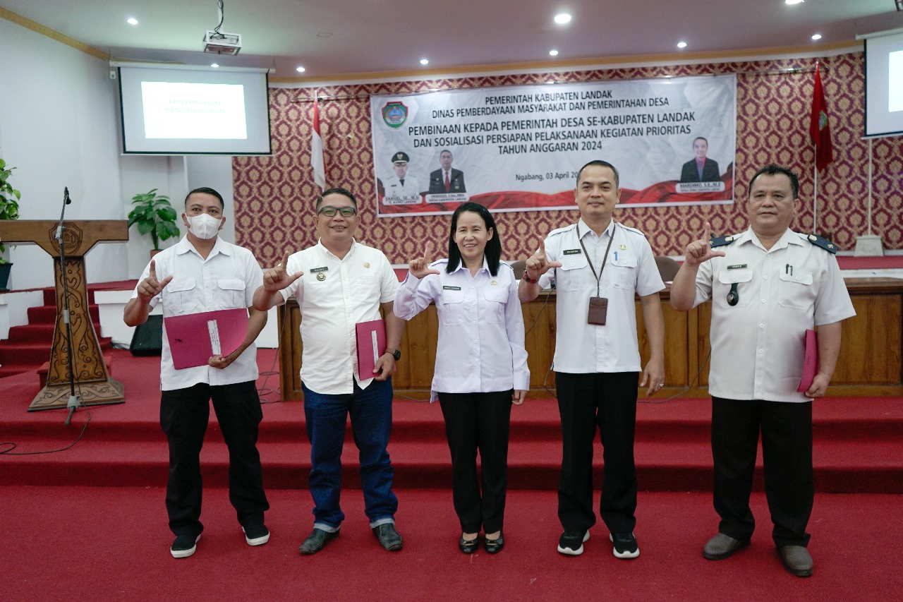 Kegiatan Pembinaan Kepada Pemerintah Desa Se-Kabupaten Landak dan Sosialisasi Persiapan Pelaksanaan Kegiatan Prioritas Tahun Anggaran 2024 dibuka Asisten Sekda Landak