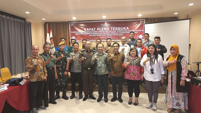 Wakili Pj.Bupati, Kaban Kesbangpol Landak Hadiri Rapat Pleno Terbuka Penetapan Perolehan Kursi dan Calon Terpilih DPRD