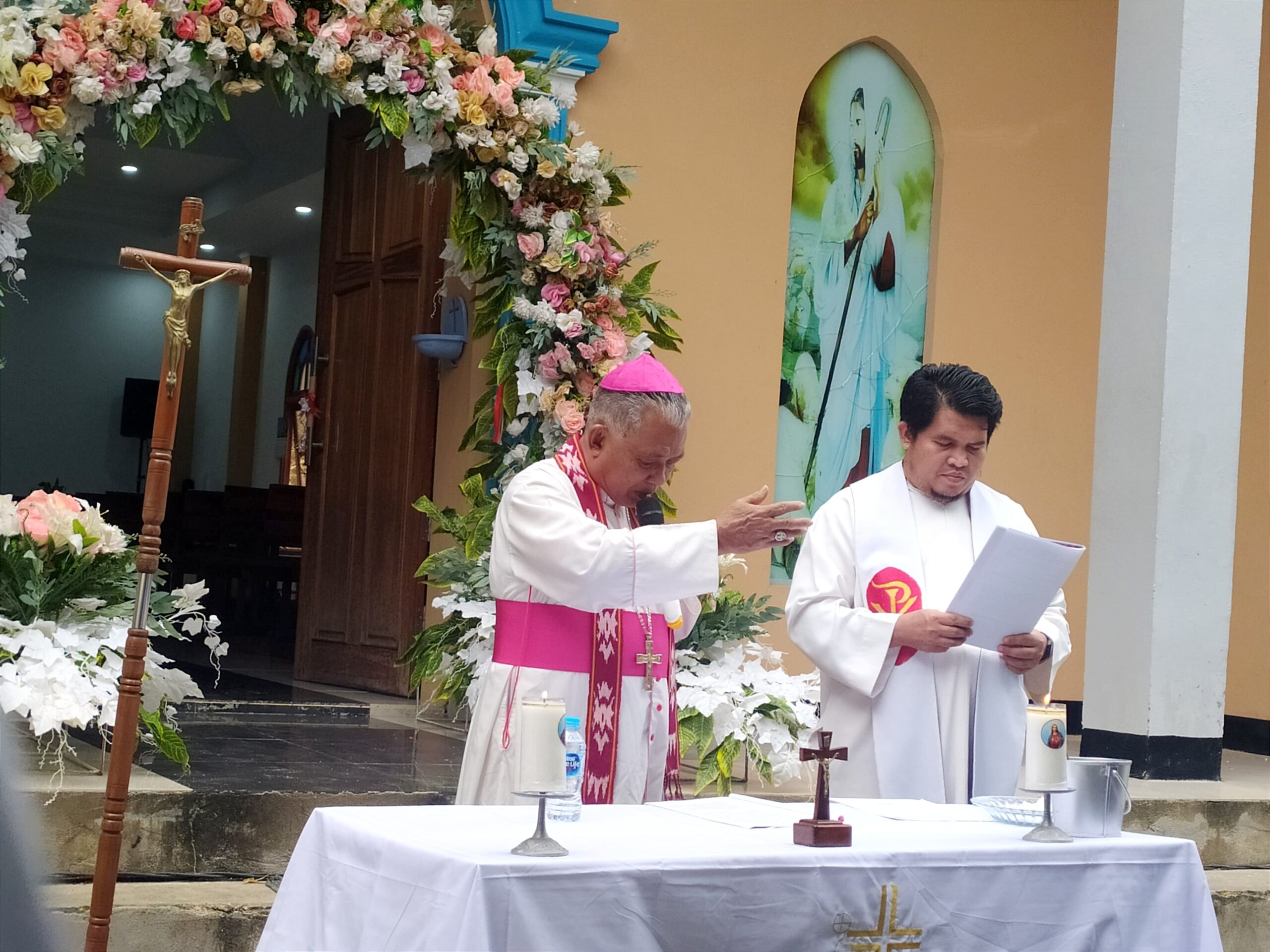 Wakili Pj.Bupati Landak, Staf Ahli Bupati Resmikan Gereja ST.Petrus Stasi Tapis Tembang Paroki Salib Suci Ngabang