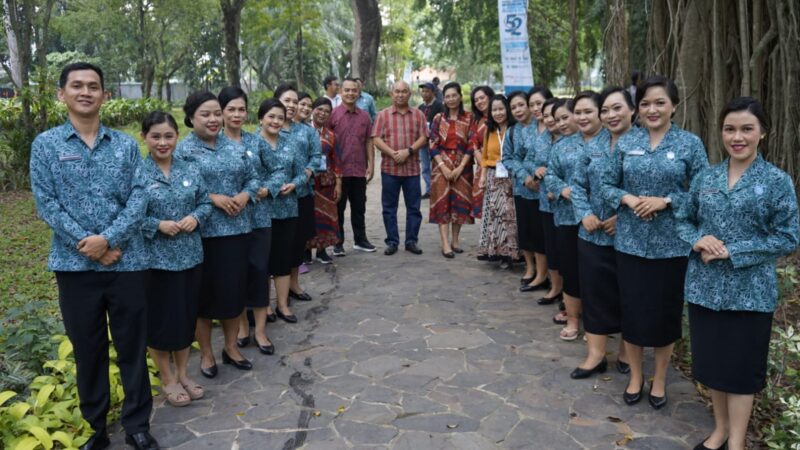 Samuel Saksikan Penampilan Grup Paduan Suara TP-PKK Kabupaten Landak di Tingkat Nasional